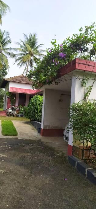 Runnin Airport - Homestay Gurpur Esterno foto